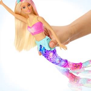 Barbie Dreamtopia, Sirena rubia nada y brilla con accesorios (Mattel GFL82)